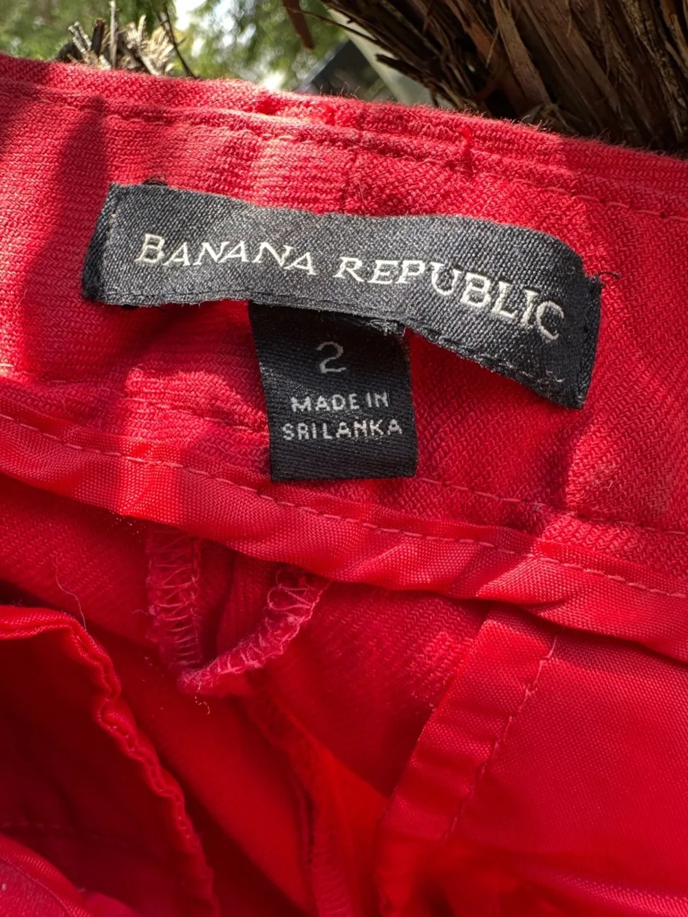 Banana Republic Mid Rise Cropped Red Pants in Size 2
